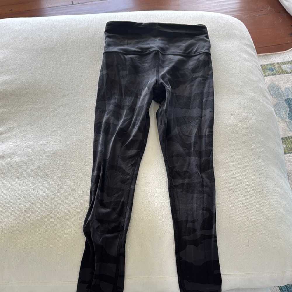 Athleta Women’s Elation Camo 7/8” legging, size XXS